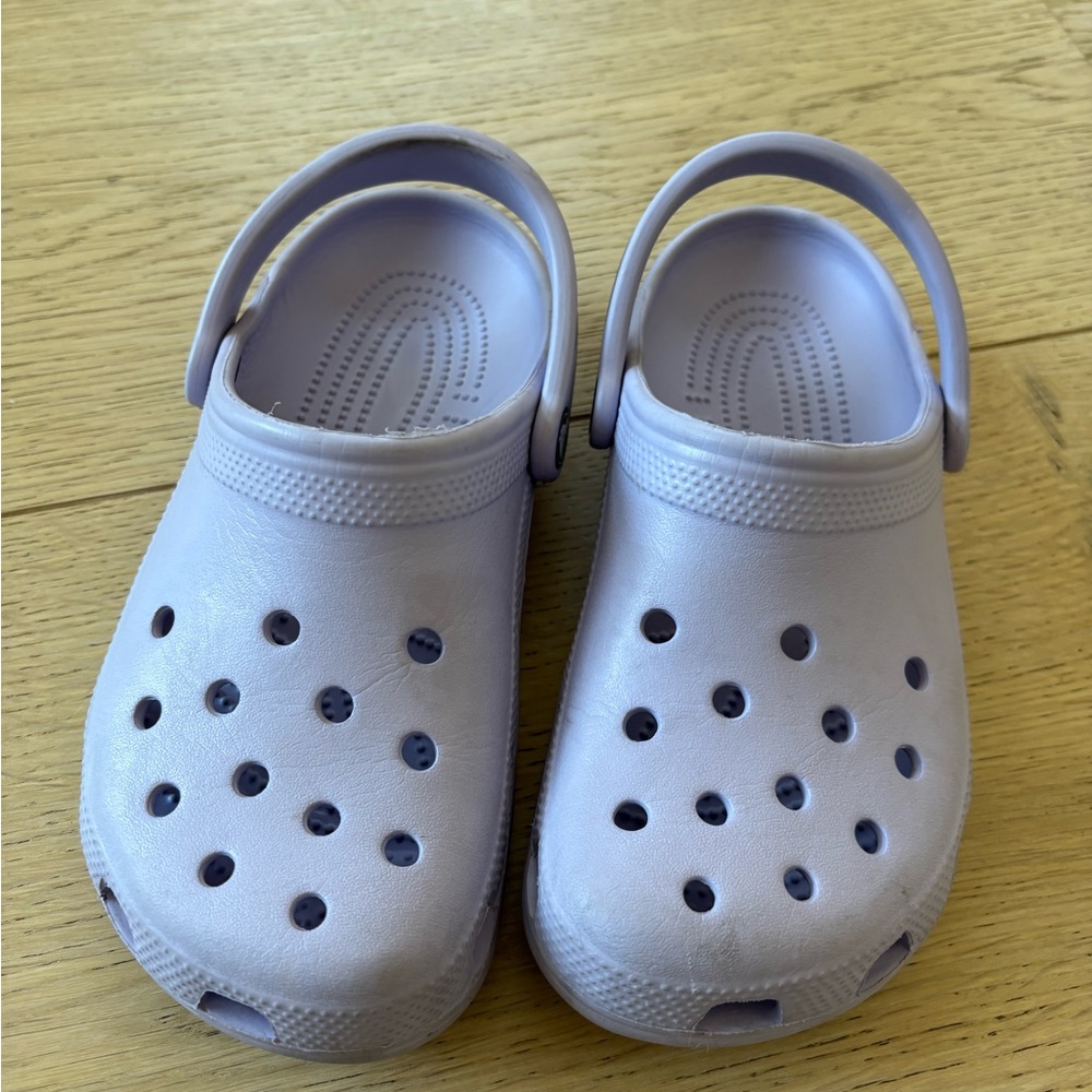 Big Kids lavender crocs size 4